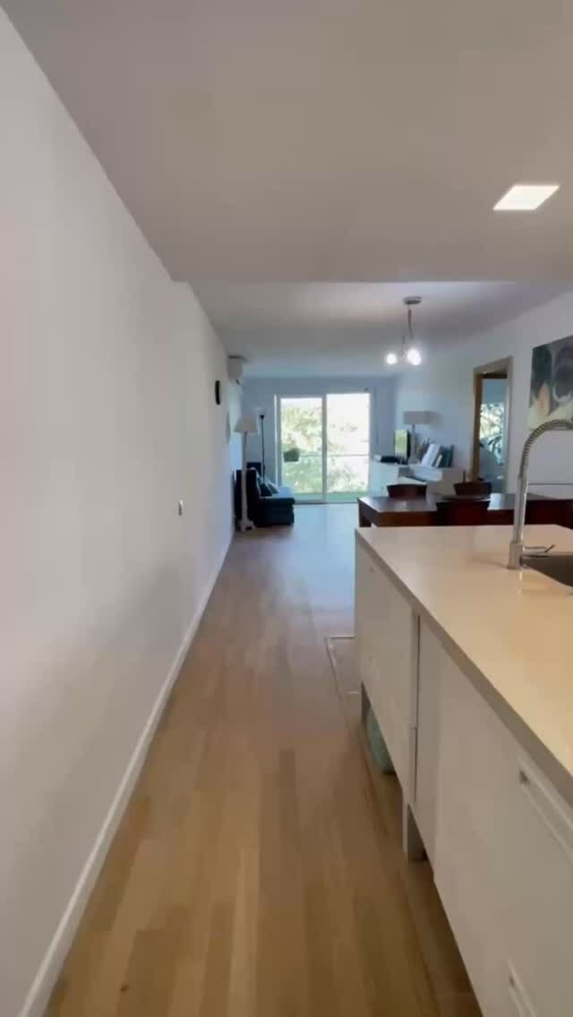 Ref. 33136

🏡 Piso reformado en tercera planta real, junto a Plaza Juan XXIII. 
Listo para entrar a vivir.

✨ Salón con salida a terraza
🍽️ Cocina americana
🛏️ 3 habitaciones 
🌿 Vistas despejadas 

¡Ideal para quienes buscan confort y buena ubicación.! 💫

👍🏼 295.000 €

📲 ¡Llámanos y ven a visitarlo!

☎️ 93 517 50 59
📲 678 587 463
📧 info@dextrapisos.com
📍 Av. Manuel Girona, 14 Castelldefels
📍 C/ Doctor Fleming, 8 Castelldefels

Tenim la clau 🔑
www.dextrapisos.com

#castelldefels #gava #ajuntamentcastelldefels #compraventa #inmobiliaria #casa #agenteinmobiliario #notaria #casaenventacastelldefels #dextrapisos #tenimlaclau #castelldefelsplatja #castelldefelsplaya #castelldefelsturisme #castelldefelspueblo #castelldefelspoble